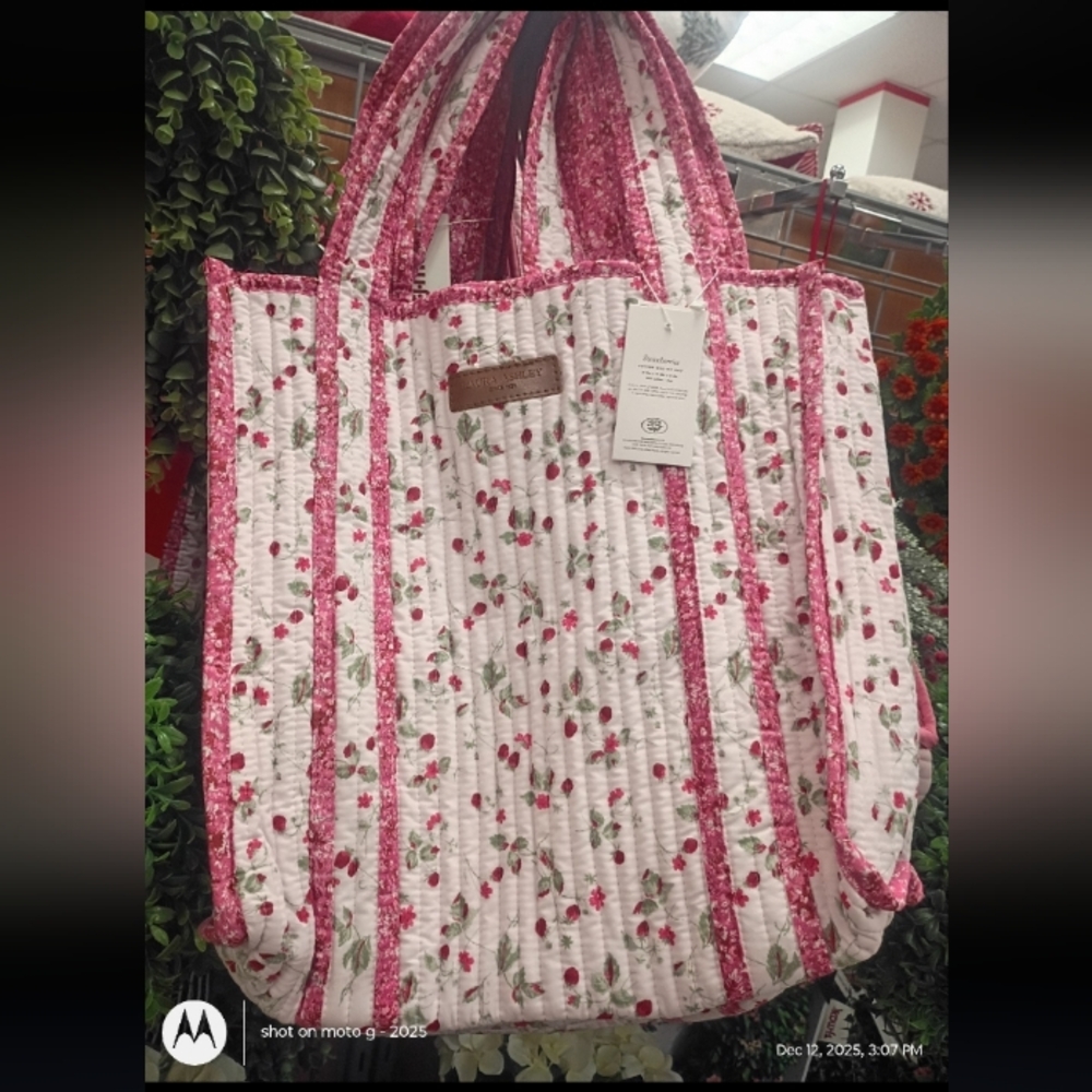Laura Ashley quilted Strawberry Quilted  tote